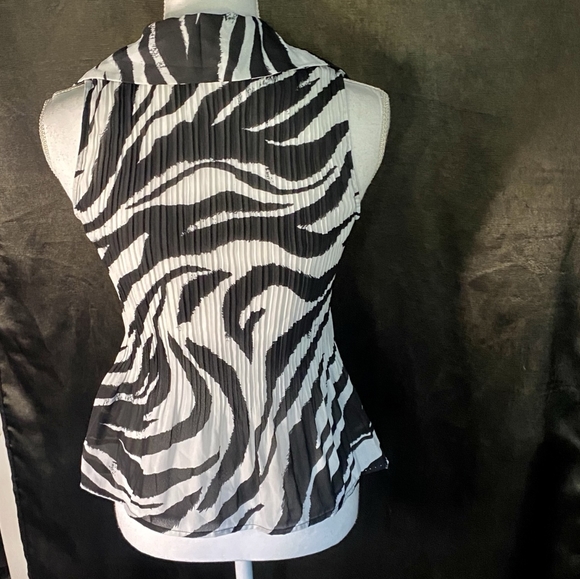 Like New | Sunny Leigh | Top - Picture 2 of 4